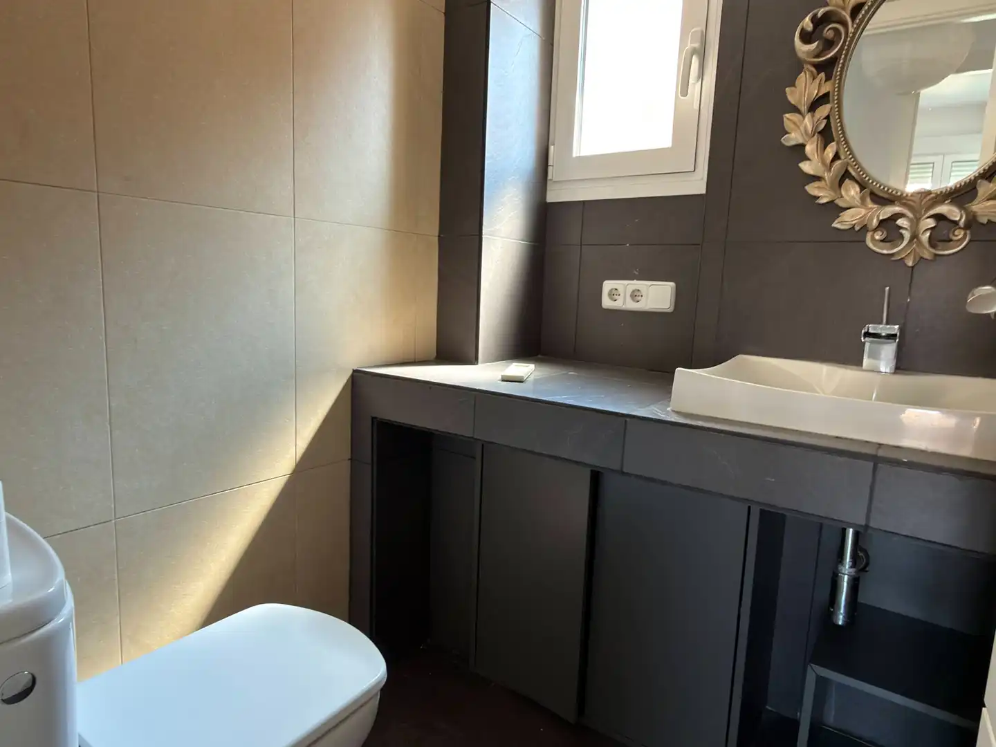 Bathroom of Flat for rent in Madrid  with Air Conditioner, Heating and Parquet flooring