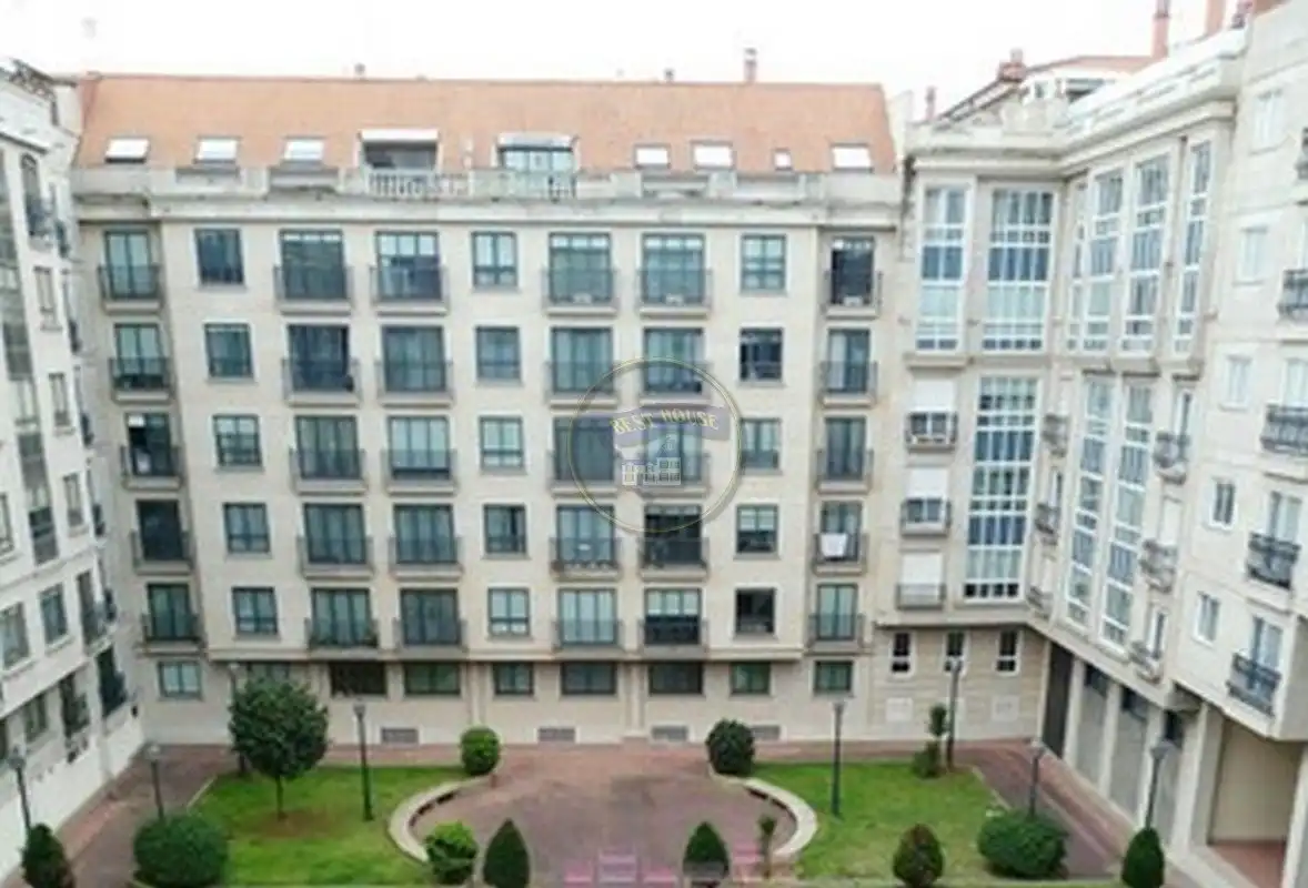 Vista exterior de Piso en venta en Vigo  con Calefacción, Jardín privado y Parquet