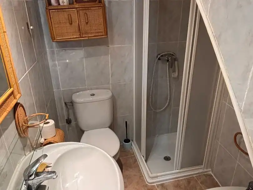 Bany de Casa o xalet en venda en Chulilla amb Aire condicionat, Terrassa i Balcó