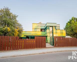 Vista exterior de Casa o xalet en venda en Cerdanyola del Vallès amb Aire condicionat, Calefacció i Traster