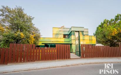 Vista exterior de Casa o xalet en venda en Cerdanyola del Vallès amb Aire condicionat