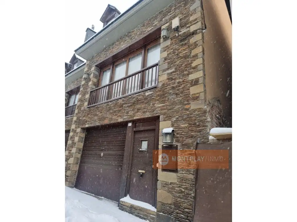 Exterior view of Detached homes for sale in Naut Aran