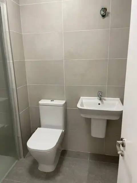 Bathroom of Flat for rent in Gijón   with Heating, Private garden and Oven