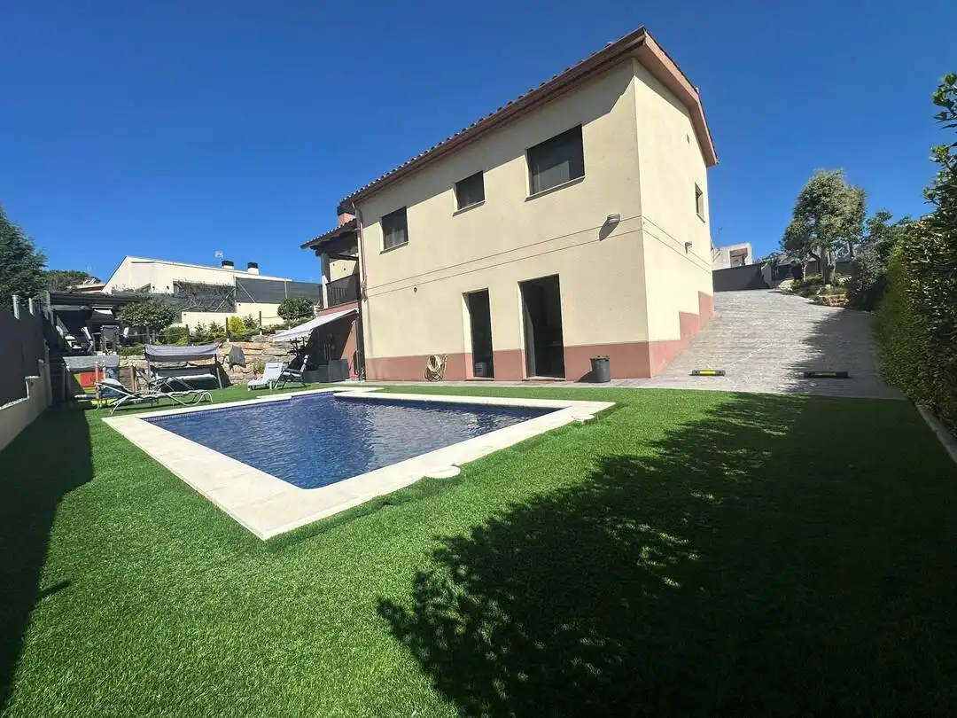 Piscina de Casa o chalet en venta en Collbató con Aire acondicionado, Calefacción y Jardín privado