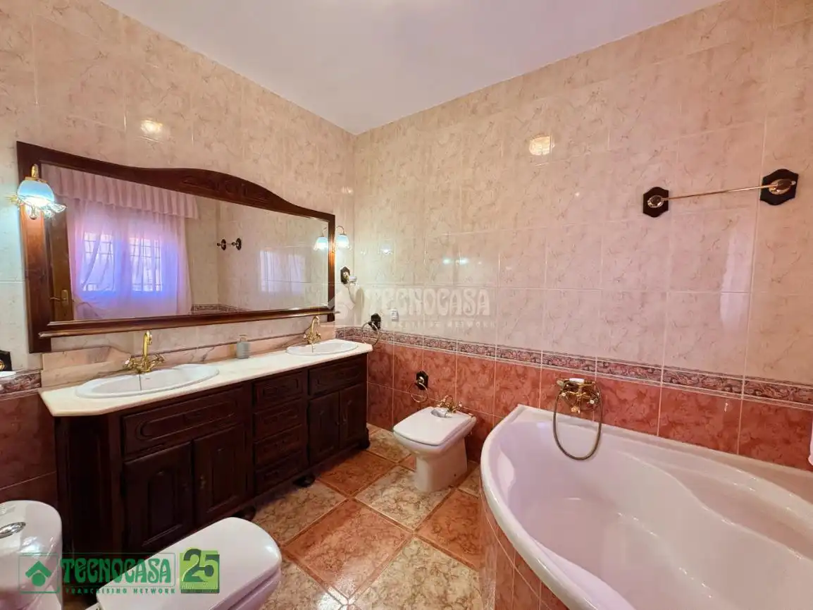Baño de Casa o chalet en venta en Dosbarrios con Calefacción