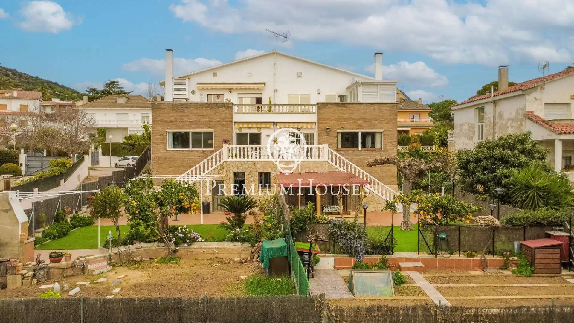 Vista exterior de Casa o chalet en venta en Badalona con Aire acondicionado, Calefacción y Jardín privado