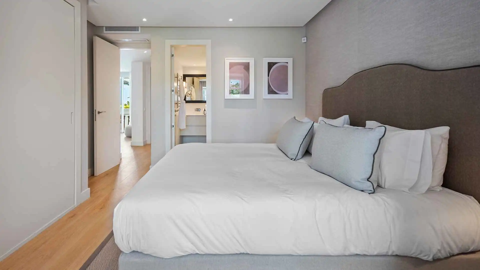 Habitación de Apartamento en venta en Marbella con Aire acondicionado, Terraza y Piscina
