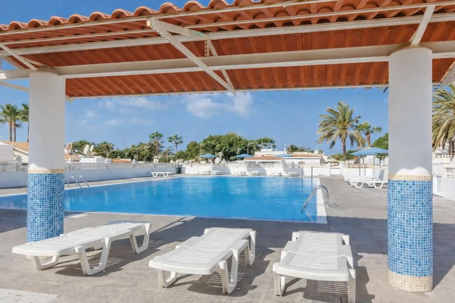Piscina de Piso en venta en Arona con Terraza y Piscina comunitaria