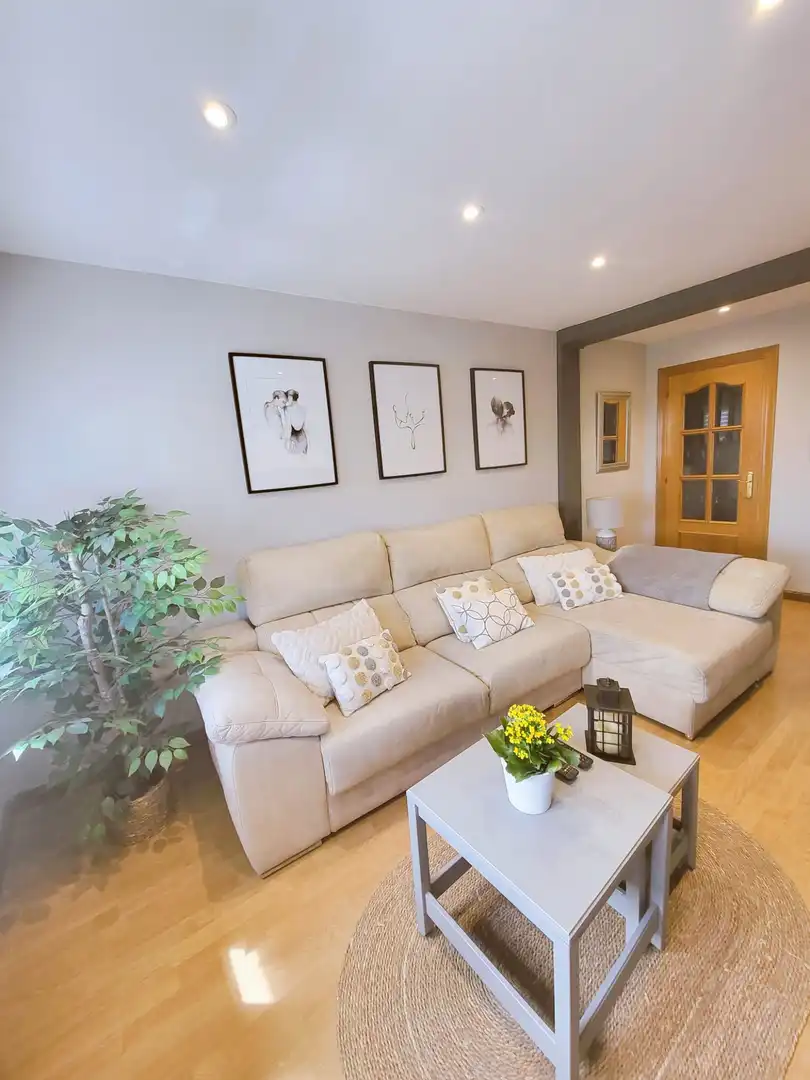 Wohnzimmer von Wohnung zum Verkauf in Avilés mit Heizung, Abstellraum und Möbliert