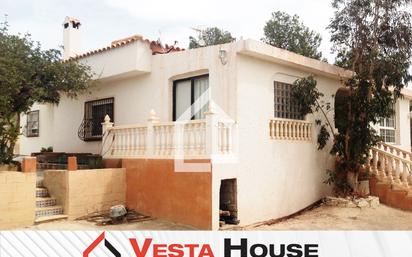 Vista exterior de Casa o xalet en venda en Agost amb Calefacció, Jardí privat i Terrassa