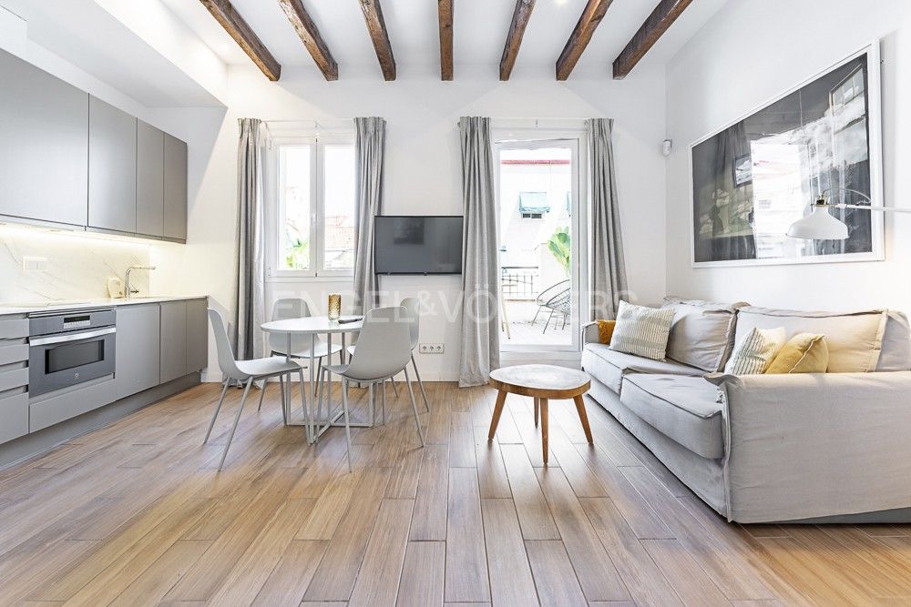 Sala d'estar de Apartament de lloguer en  Madrid Capital amb Aire condicionat, Calefacció i Terrassa
