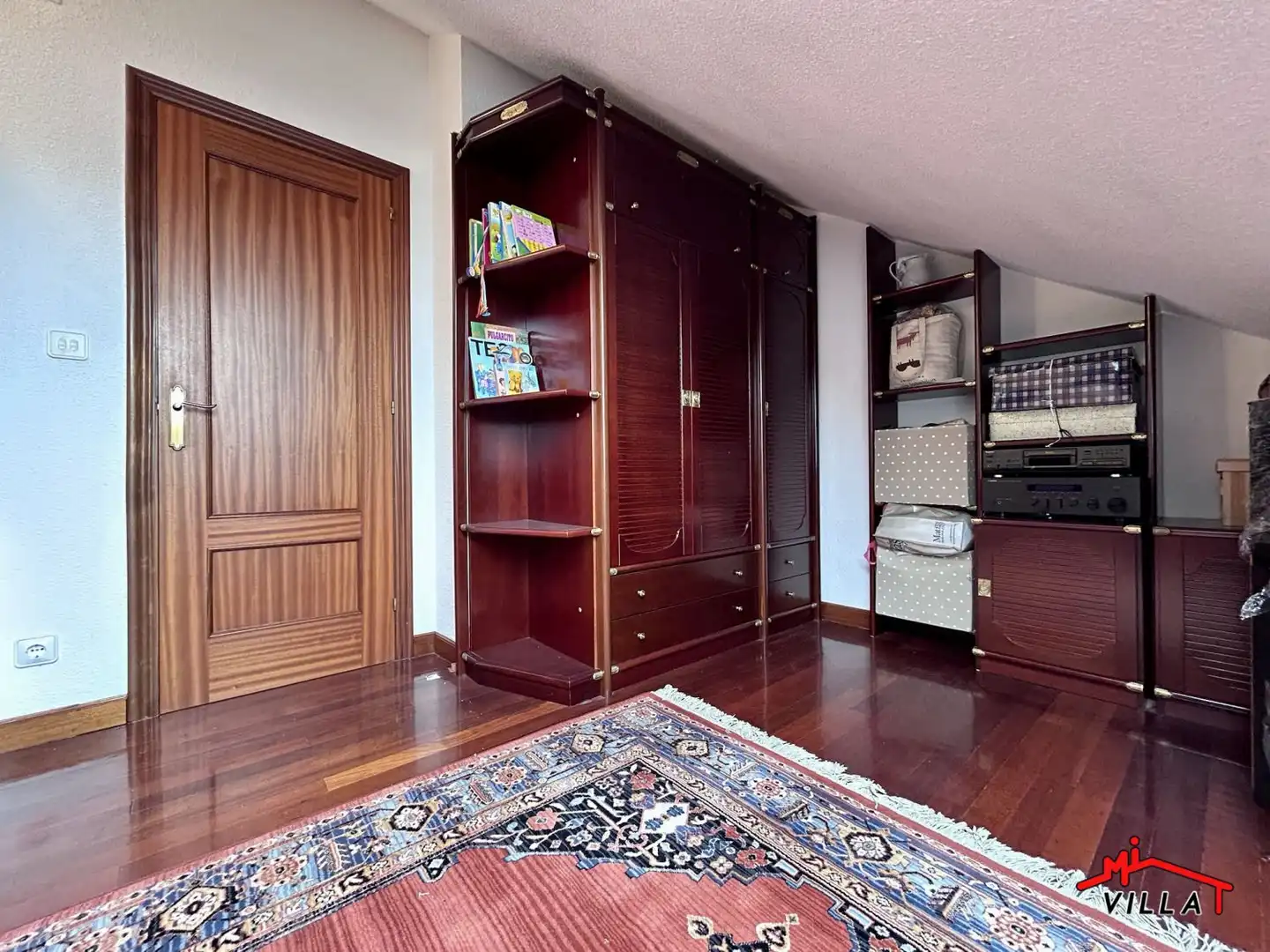Habitación de Casa adosada en venta en Laredo con Calefacción