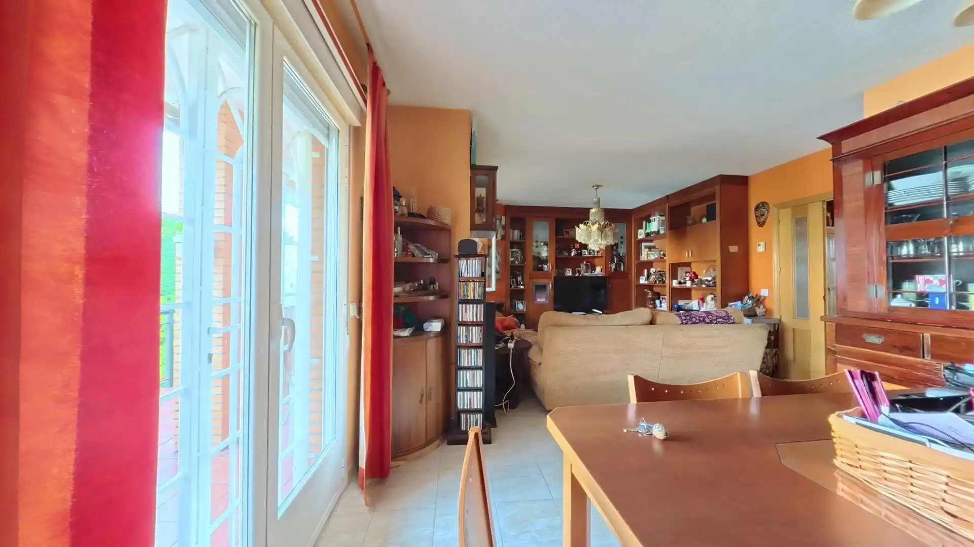 Sala de estar de Casa adosada en venta en Rivas-Vaciamadrid con Aire acondicionado, Calefacción y Jardín privado