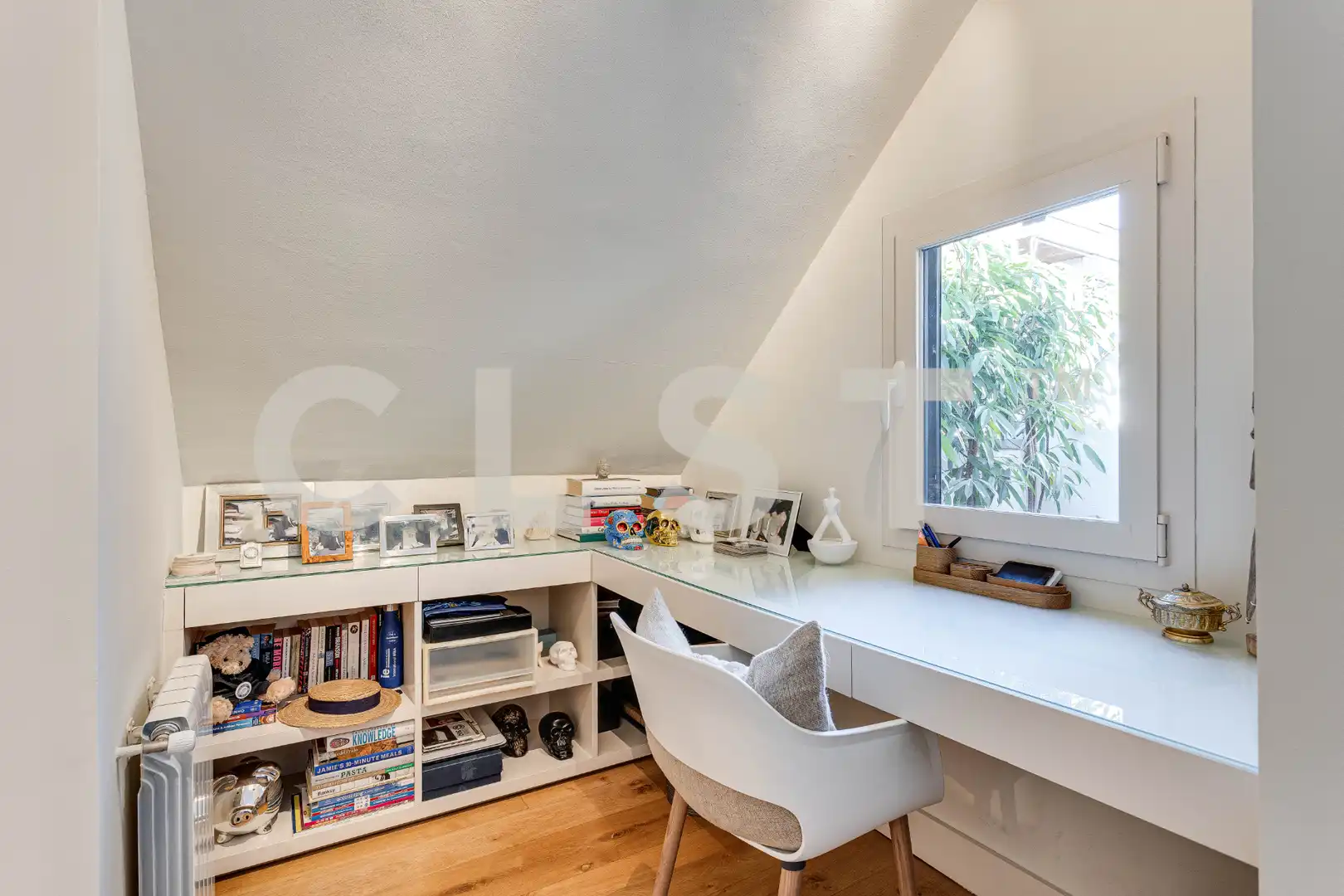 Schlafzimmer von Dachboden zur Miete in Barcelona mit Klimaanlage, Heizung und Parkett