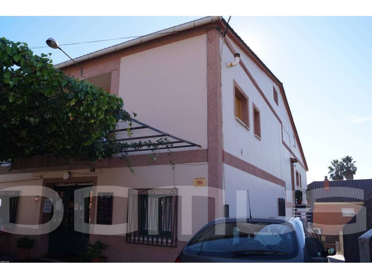 Vista exterior de Edificio en venta en Rubí