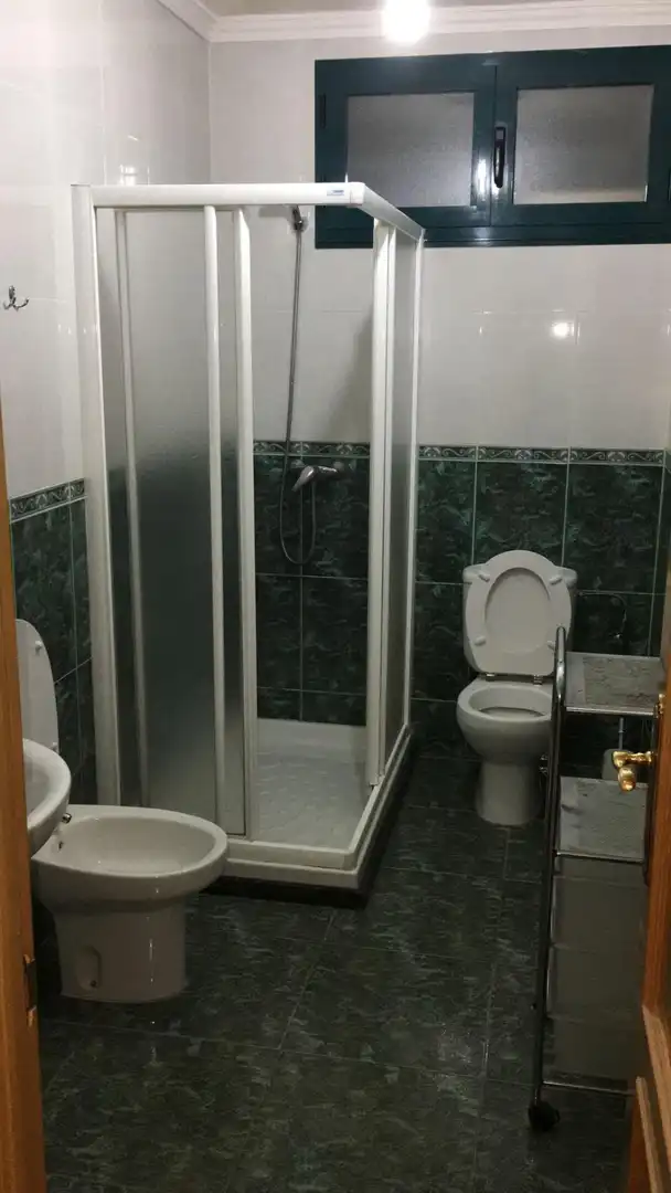 Bany de Pis en venda en Ponferrada amb Calefacció, Terrassa i Traster