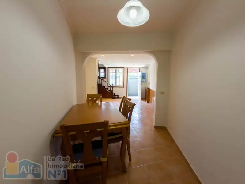 Vista exterior de Casa adosada en venta en Vigo  con Calefacción, Jardín privado y Amueblado