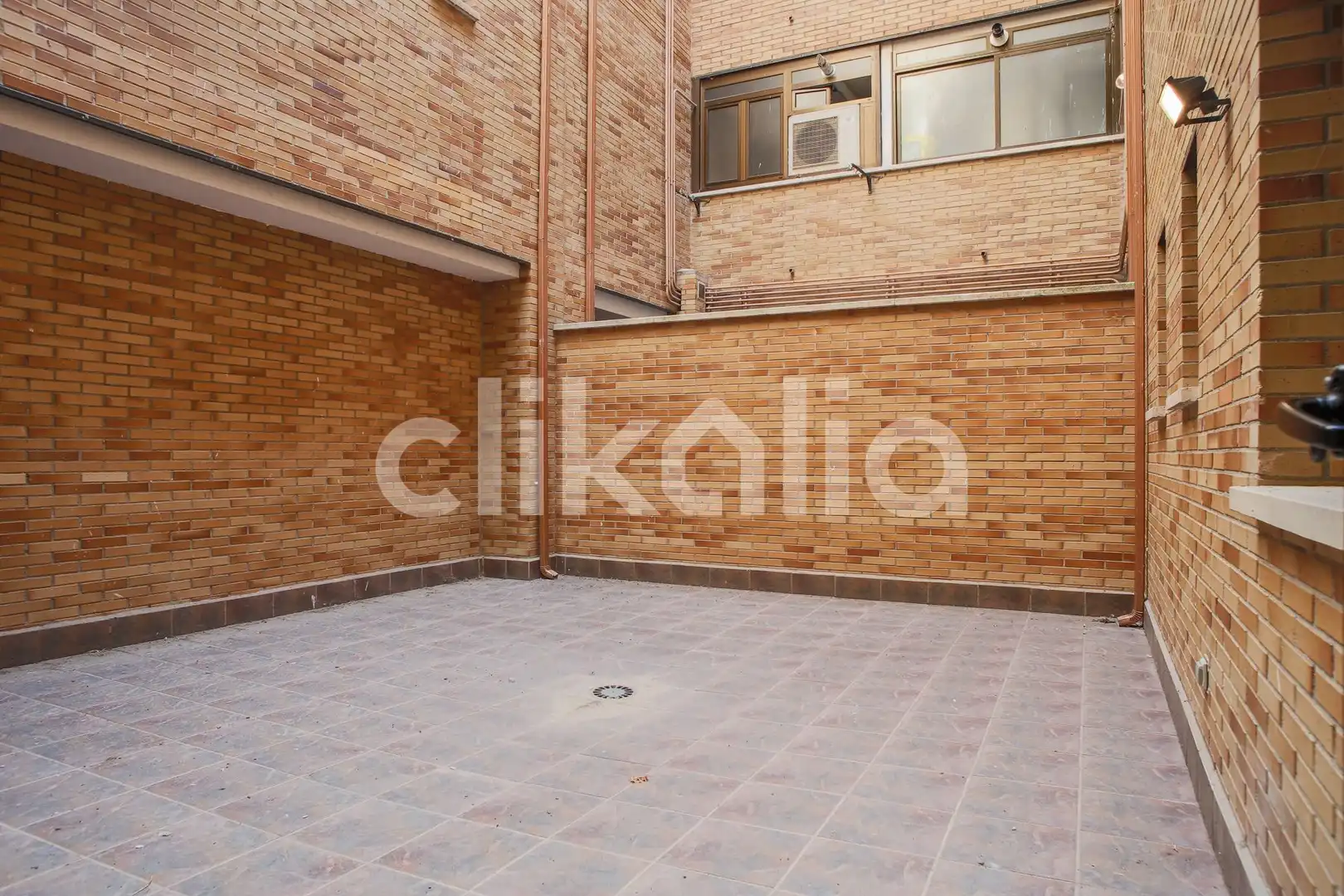 Vista exterior de Piso en venta en Valdemoro con Calefacción, Jardín privado y Terraza
