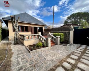 Vista exterior de Casa o xalet de lloguer en Los Molinos amb Calefacció, Jardí privat i Terrassa