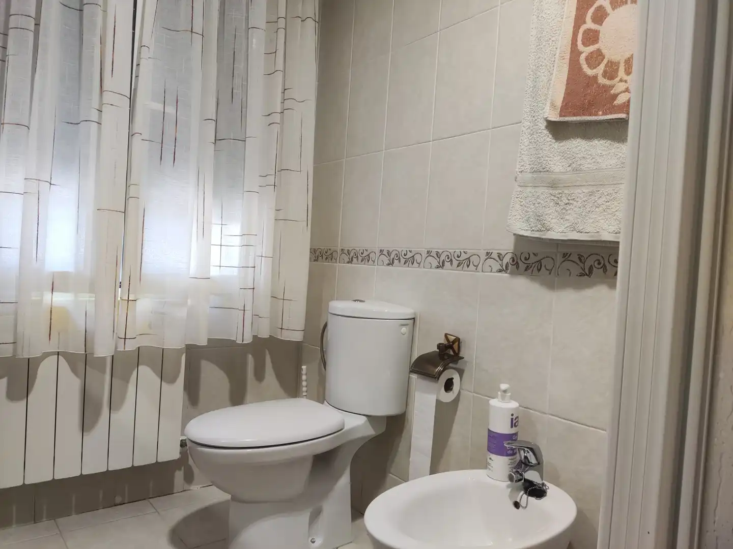 Bany de Casa o xalet en venda en Ciudad Real amb Aire condicionat, Calefacció i Jardí privat