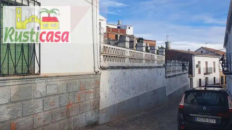 Vista exterior de Casa o chalet en venta en Baños de la Encina con Jardín privado