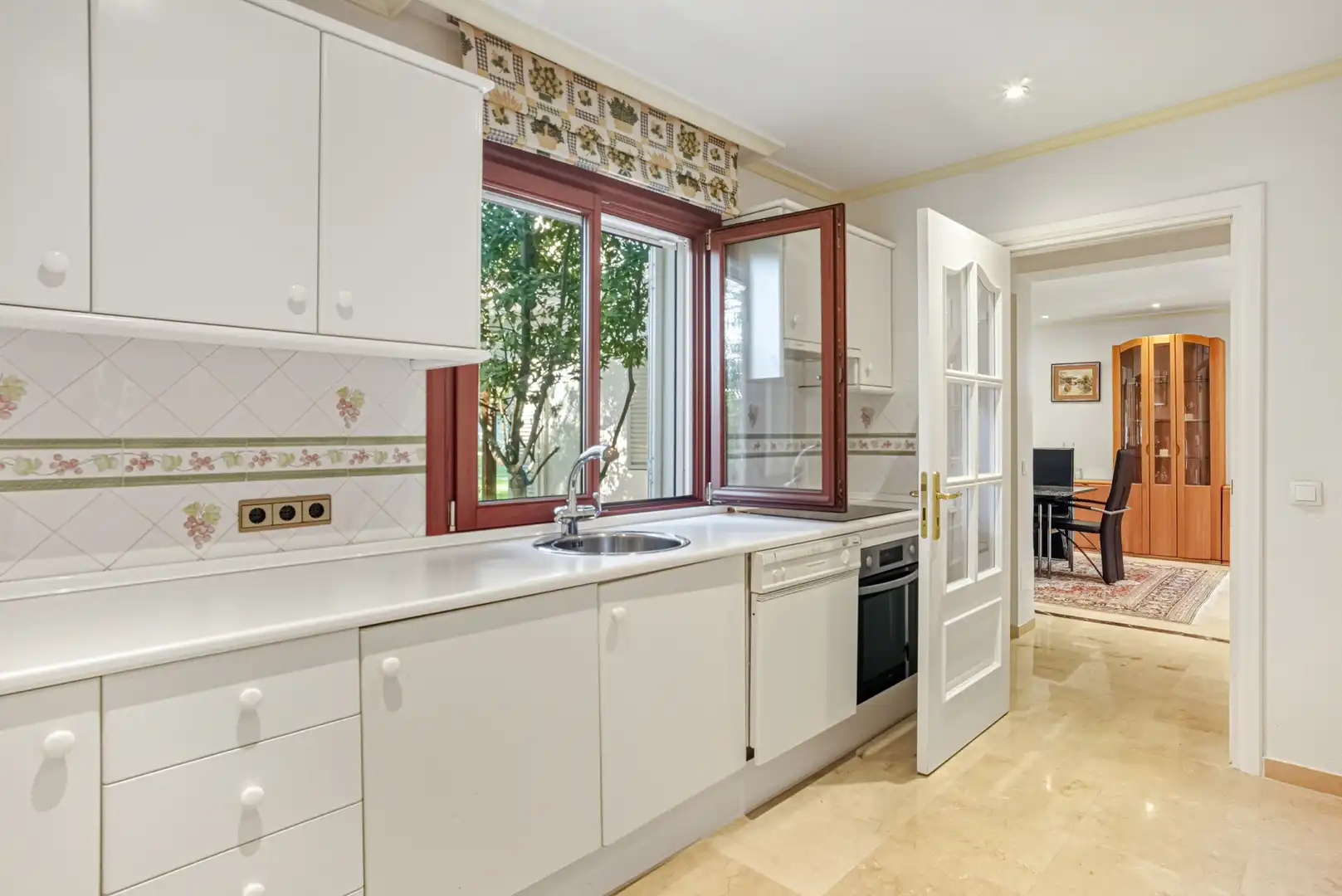 Cocina de Casa o chalet en venta en Estepona con Aire acondicionado, Jardín privado y Terraza