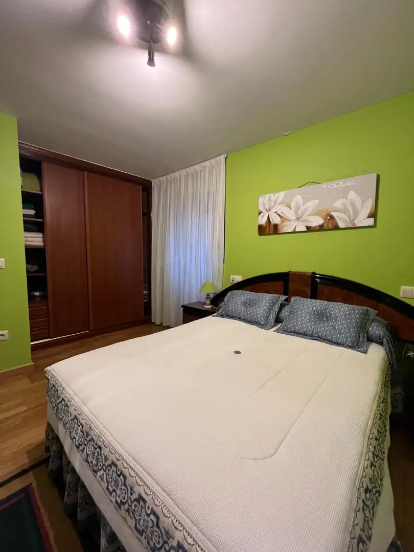 Dormitori de Casa o xalet en venda en Covelo amb Calefacció, Jardí privat i Traster