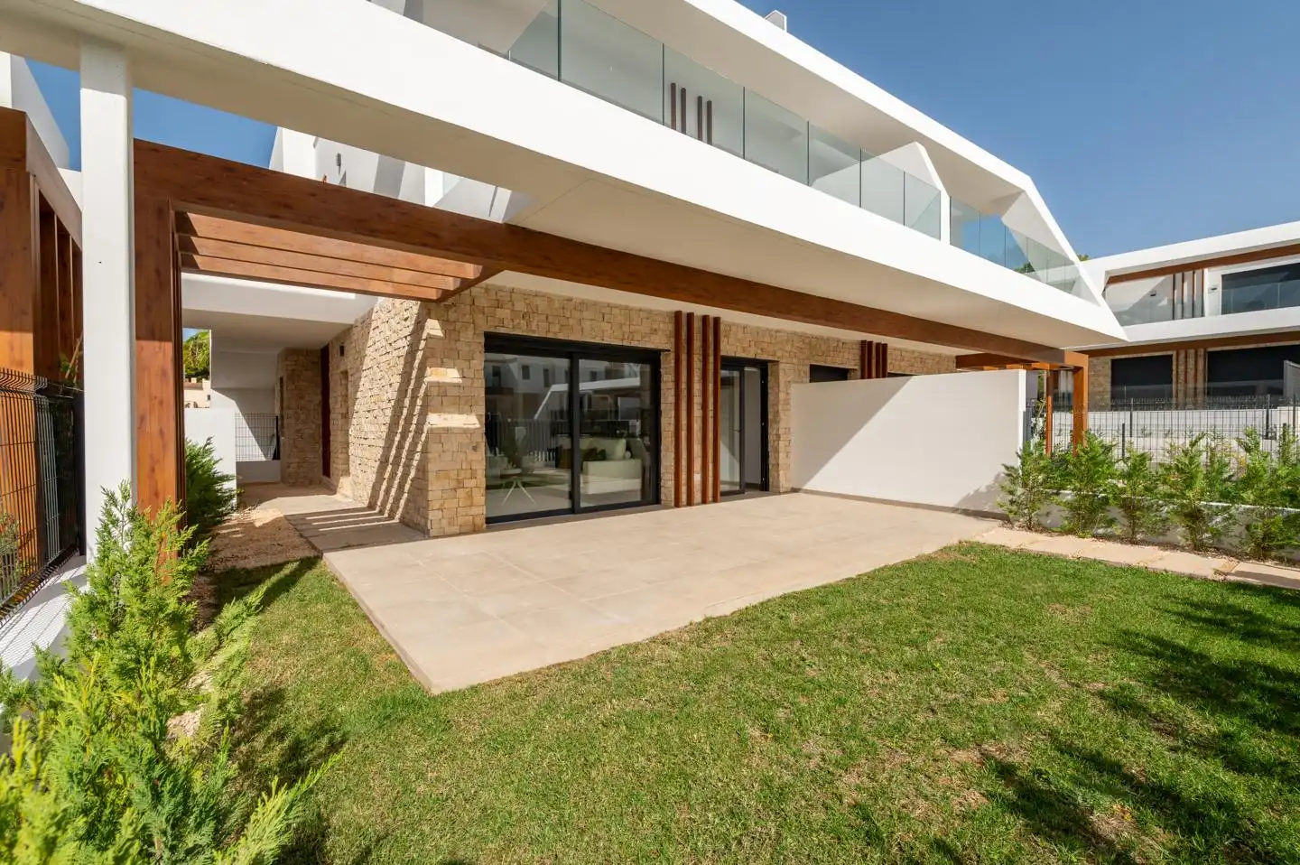 Vista exterior de Pis en venda en Capdepera amb Aire condicionat, Terrassa i Piscina