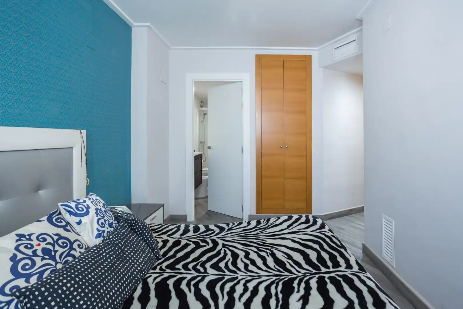 Schlafzimmer von Dachboden zum Verkauf in Gandia mit Klimaanlage, Heizung und Terrasse