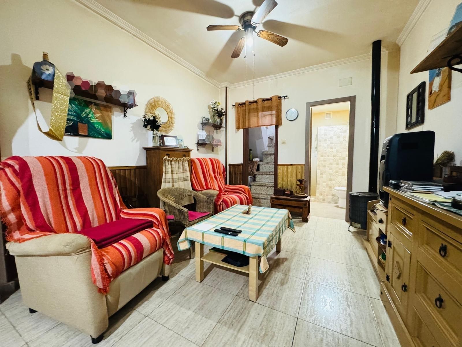 Sala d'estar de Casa adosada en venda en Algeciras amb Terrassa i Traster