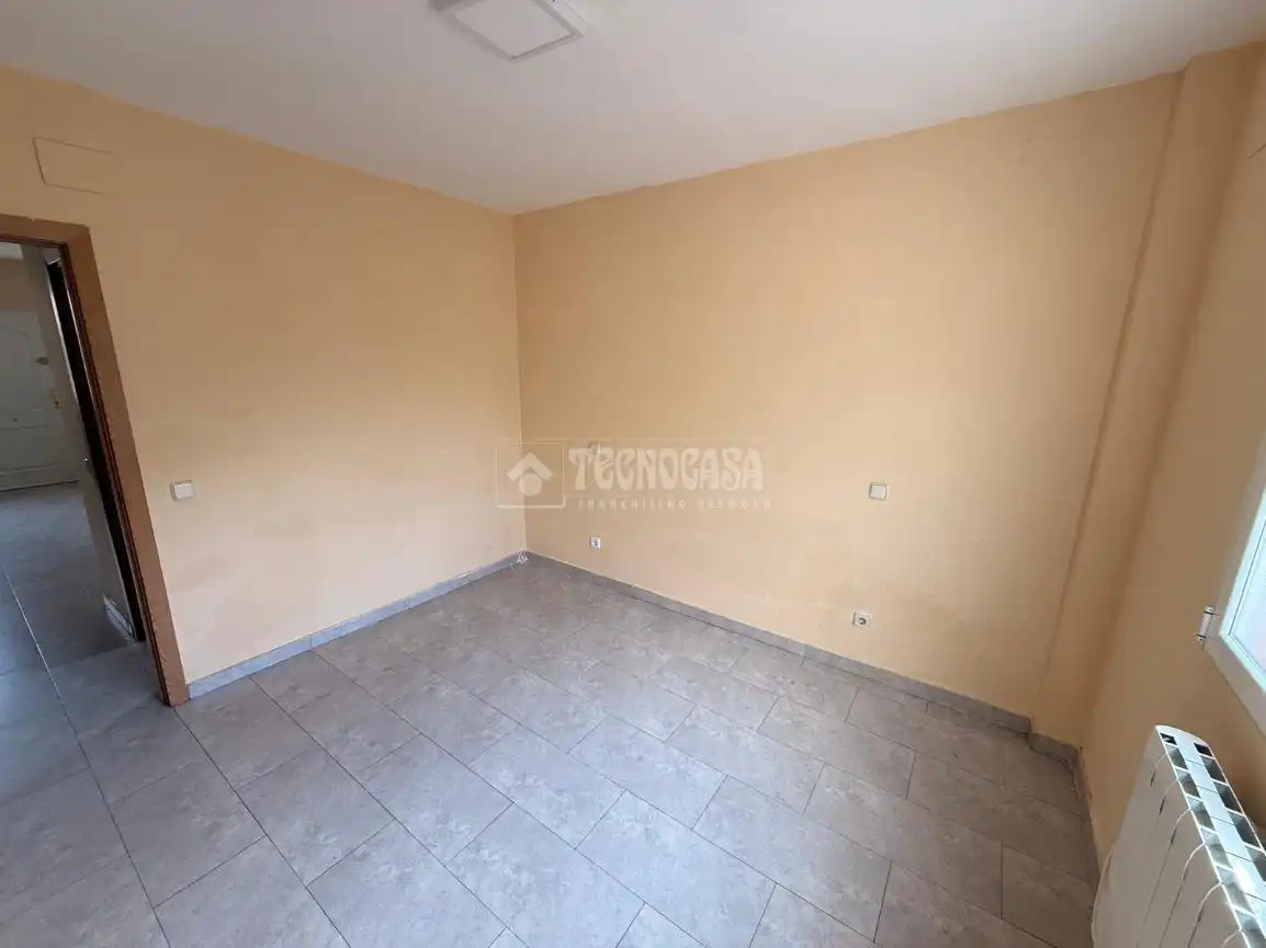 Habitación de Piso en venta en Madrid con Calefacción