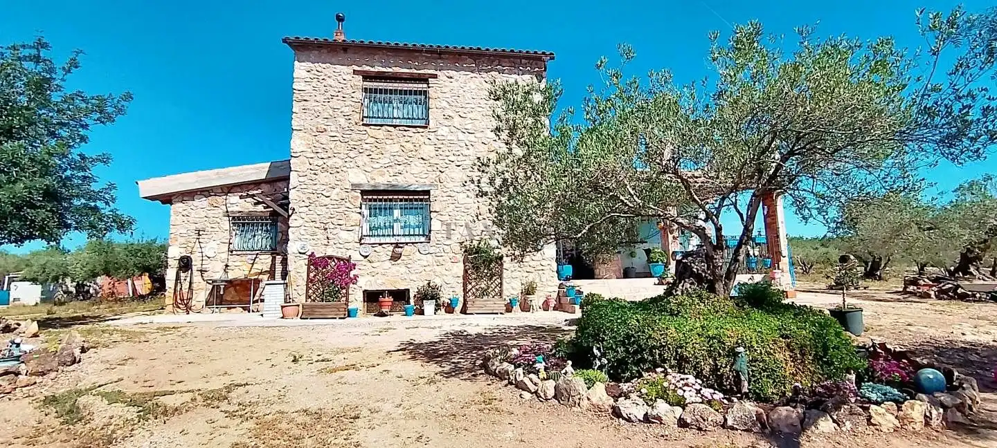 Casa con jardín en venta en Camarles, imagen 3