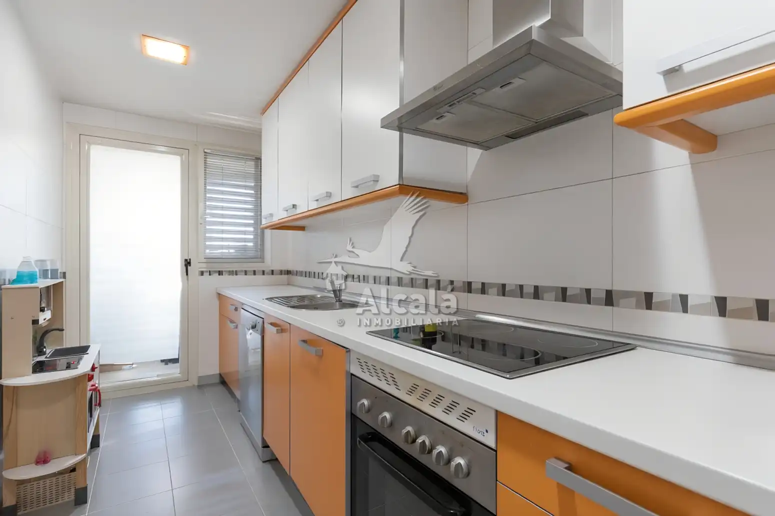 Küche von Wohnung zum Verkauf in Alcalá de Henares mit Klimaanlage, Heizung und Privatgarten