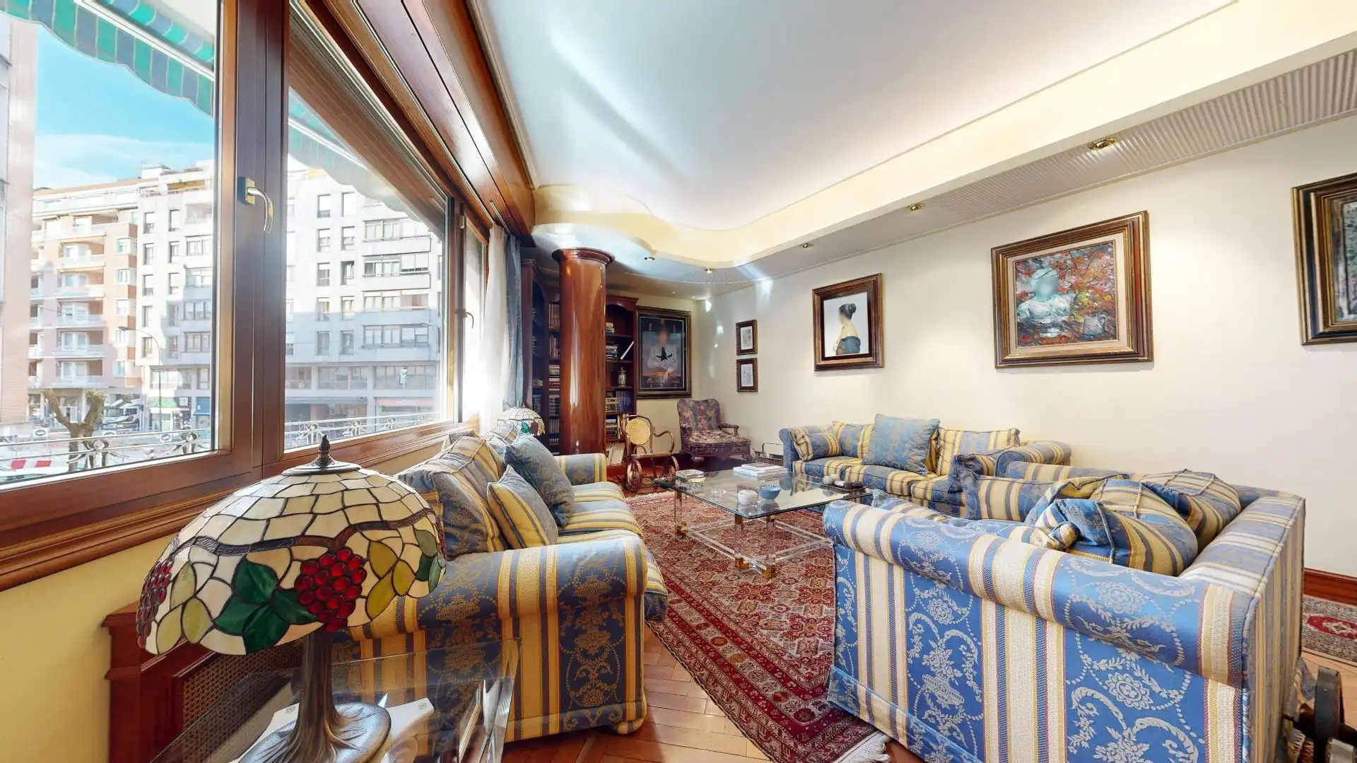 Living room of Flat for sale in Bilbao   with Heating, Terrace and Balcony