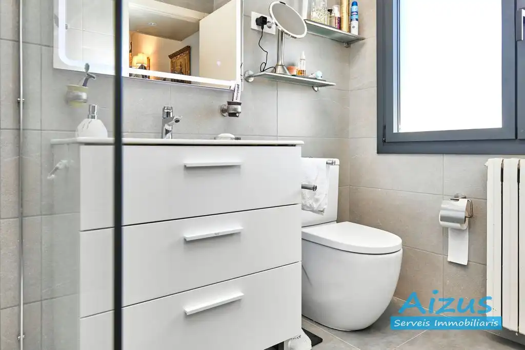Baño de Casa o chalet en venta en Seva con Aire acondicionado, Calefacción y Jardín privado