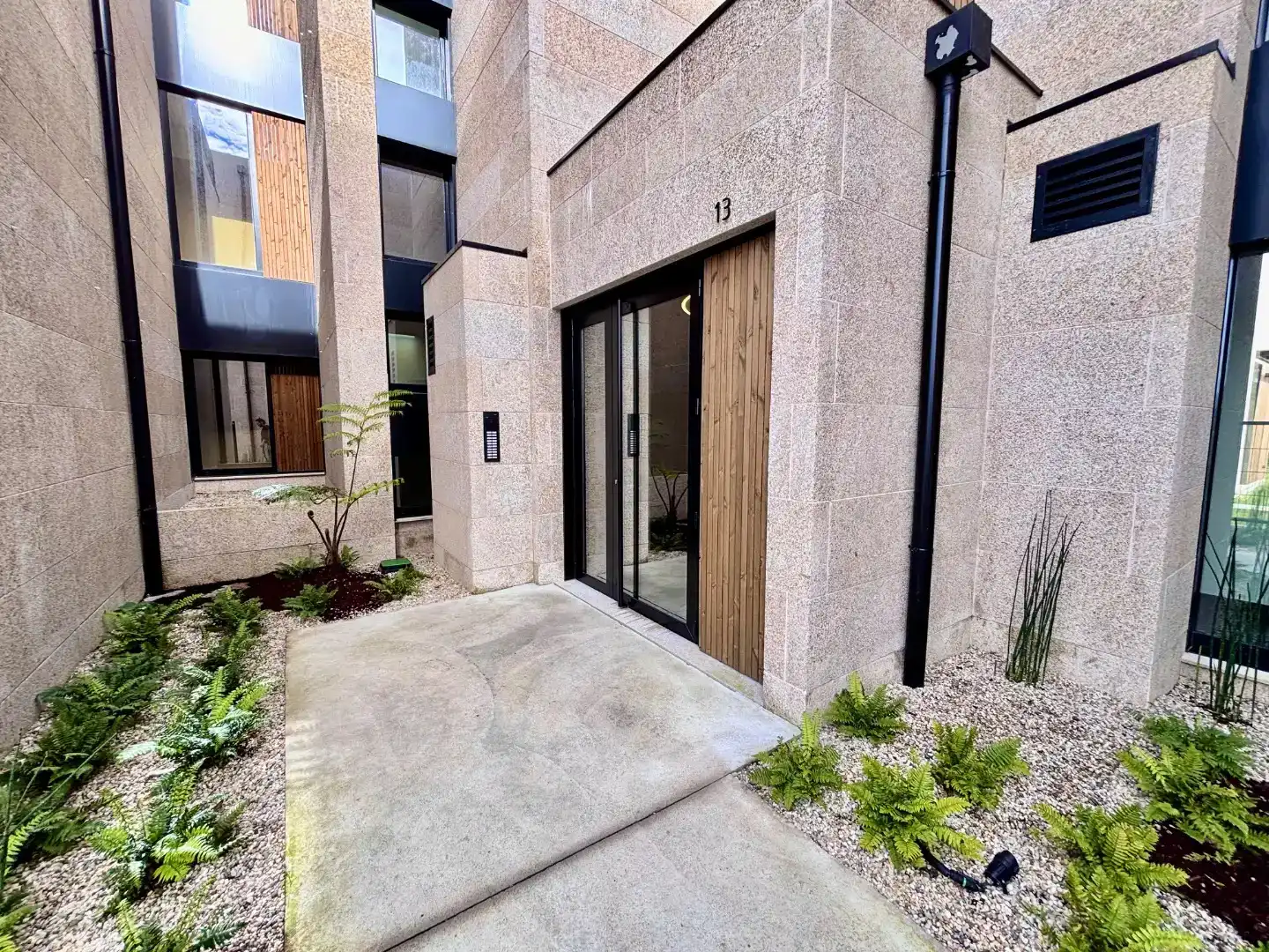 Vista exterior de Piso en venta en Oleiros con Jardín privado, Trastero y Piscina