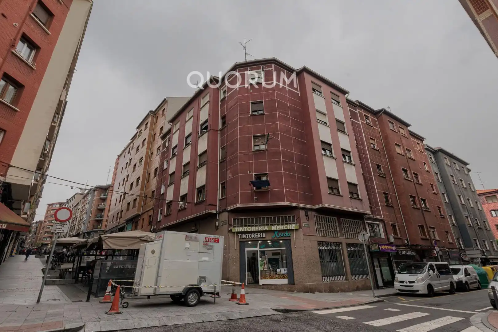 Vista exterior de Piso en venta en Basauri  con Calefacción