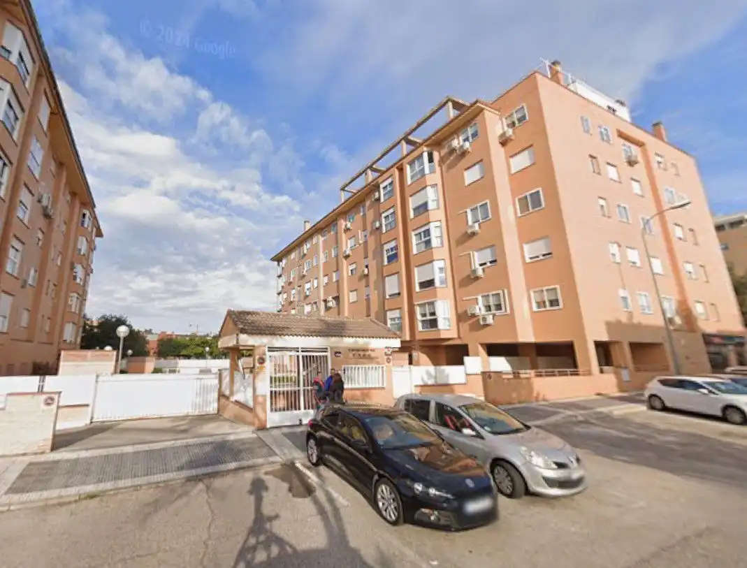 Außenansicht von Wohnung zum Verkauf in Valdemoro mit Klimaanlage, Terrasse und Abstellraum