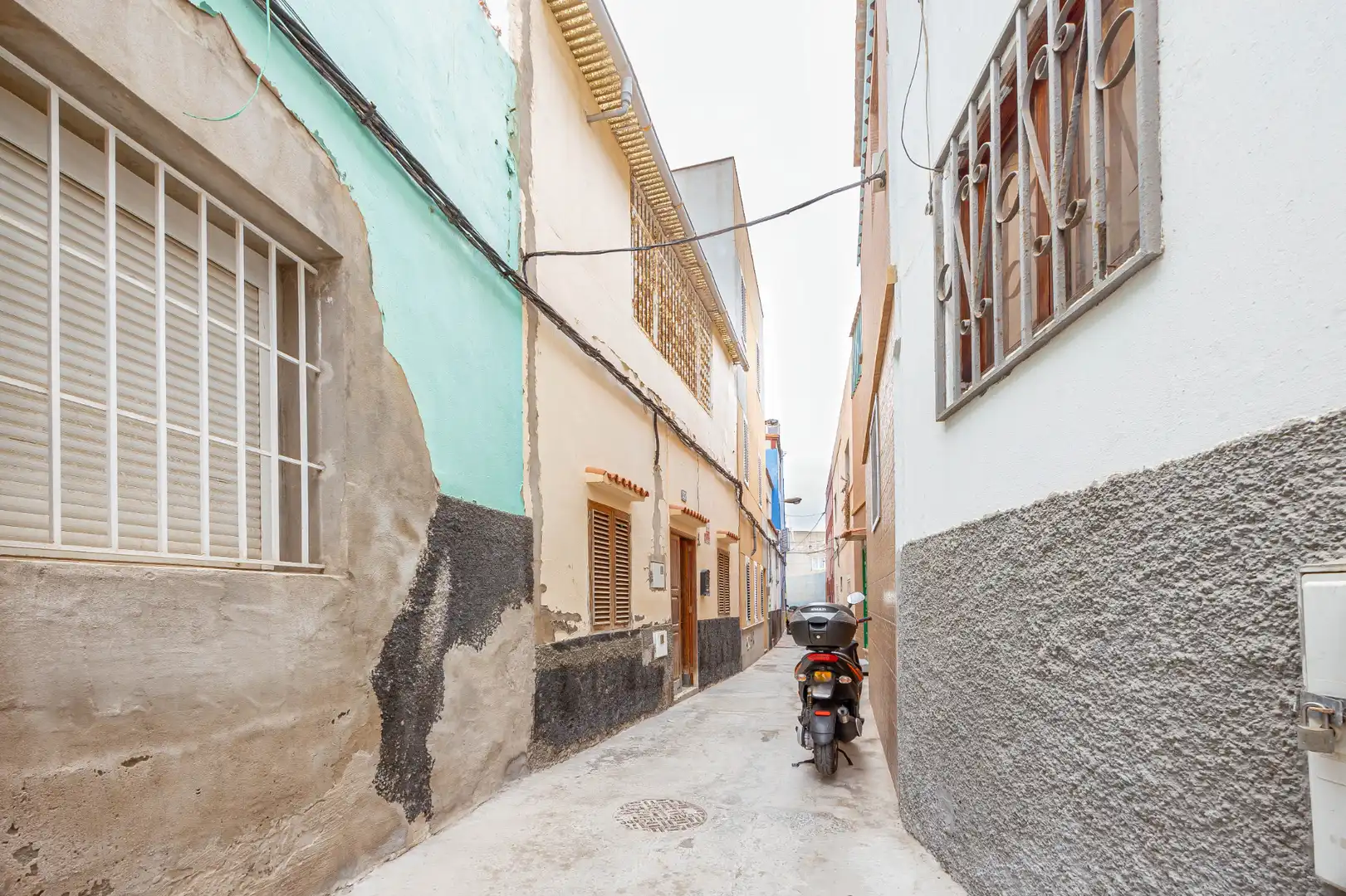 Vista exterior de Casa adosada en venda en Las Palmas de Gran Canaria amb Terrassa