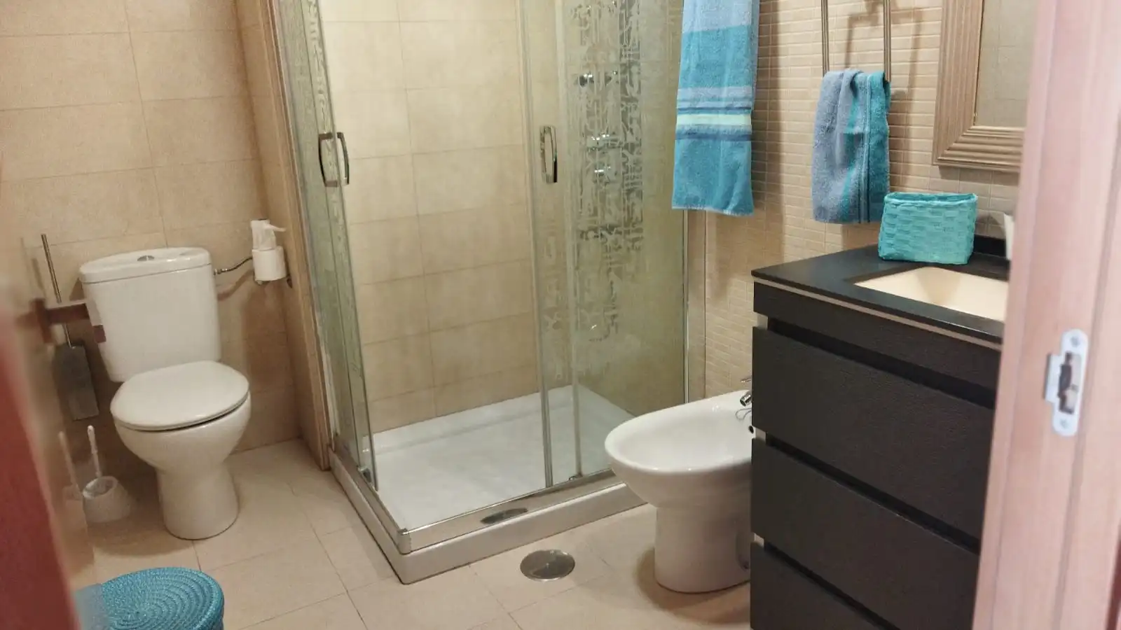 Badezimmer von Wohnung zur Miete in Almansa mit Klimaanlage, Heizung und Parkett