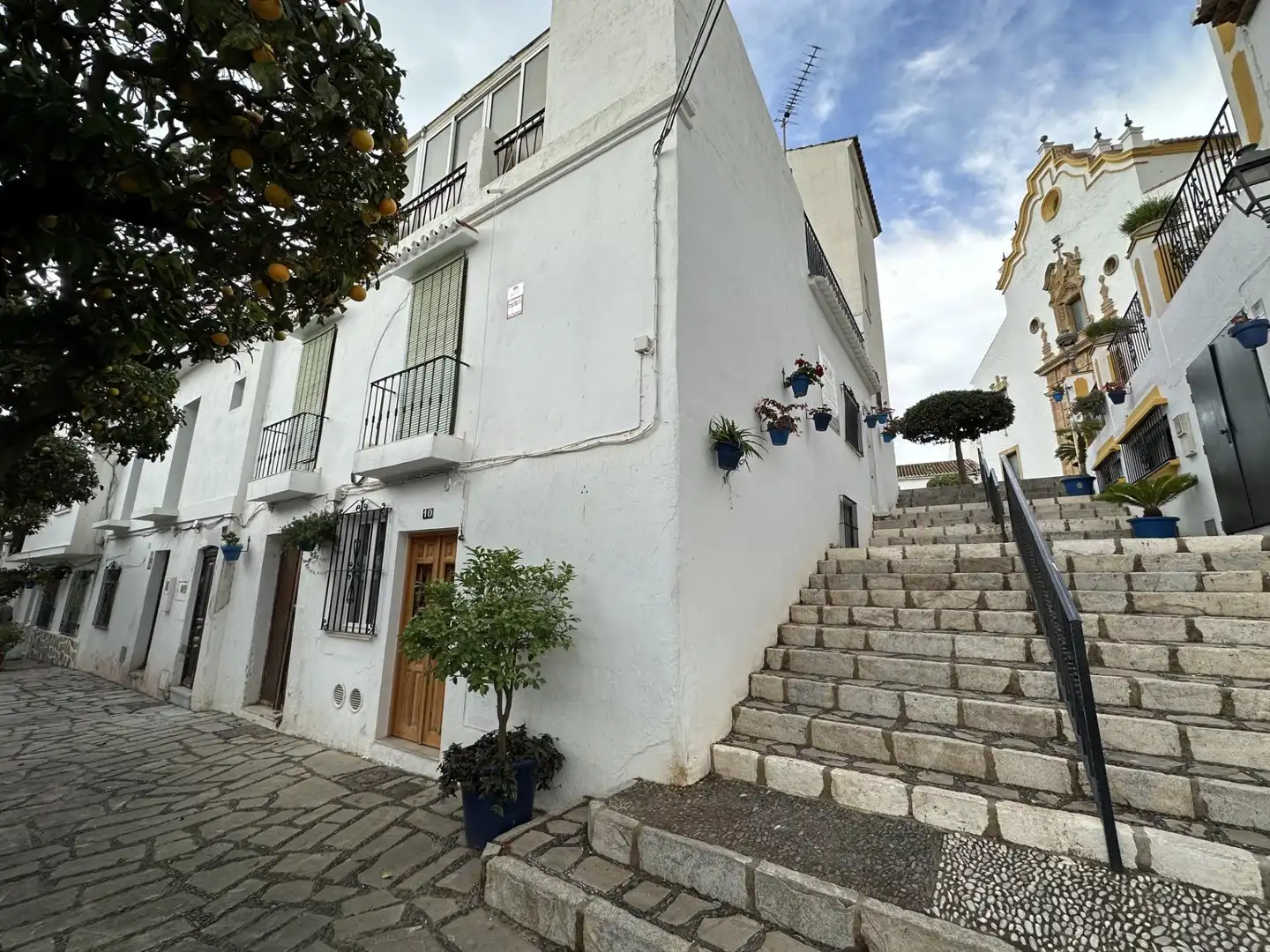 Außenansicht von Erdgeschoss zum Verkauf in Estepona mit Klimaanlage und Möbliert