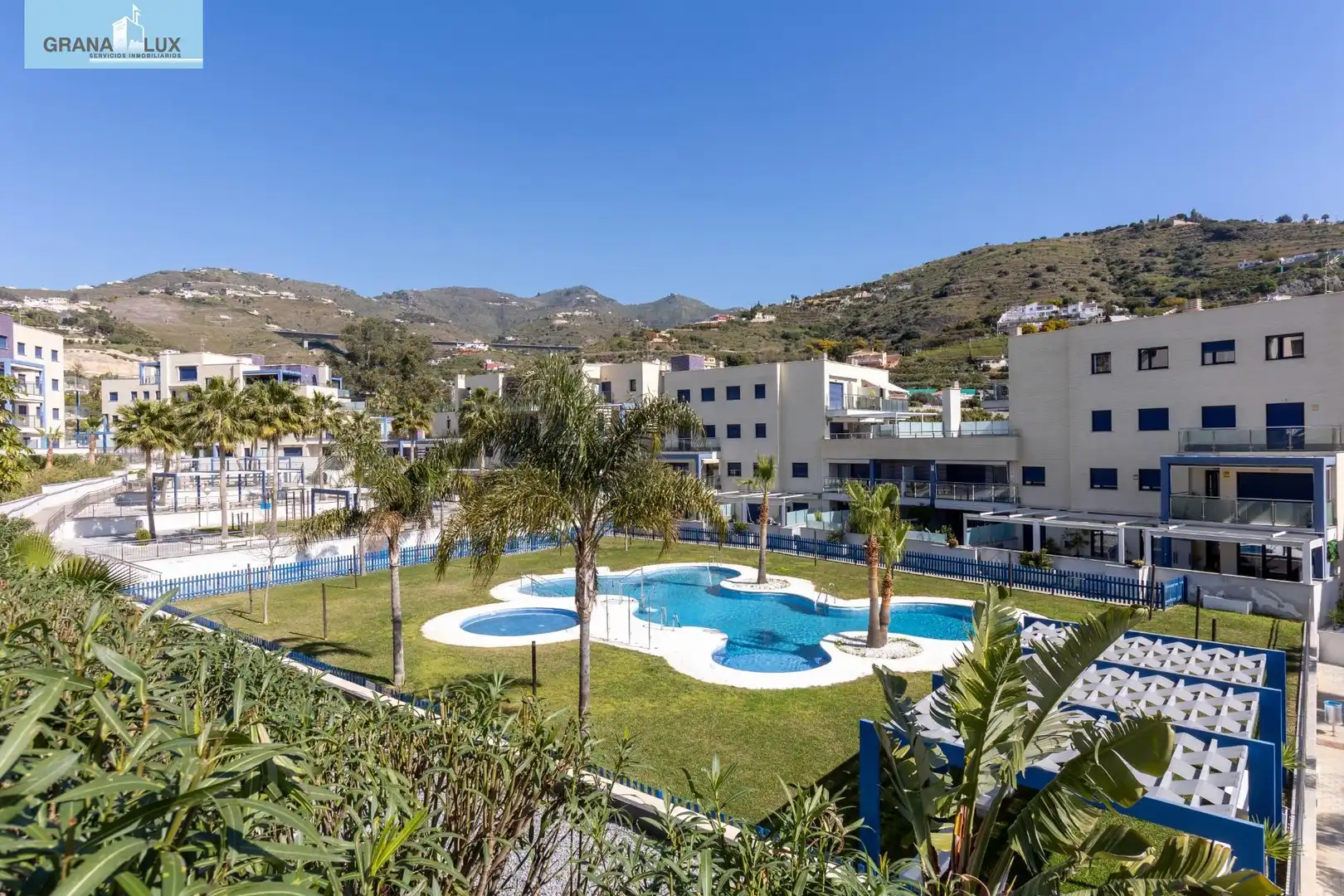 Außenansicht von Wohnung zum Verkauf in Almuñécar mit Terrasse, Abstellraum und Balkon
