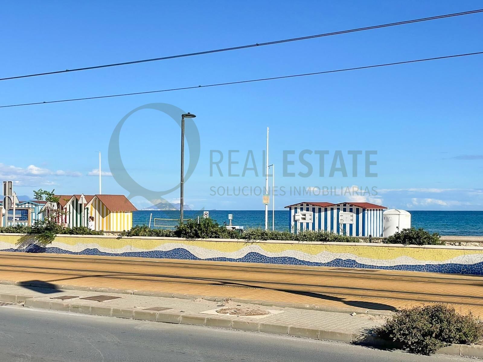 Vista exterior de Local en venta en El Campello con Aire acondicionado