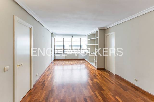 Piso en Alquiler en Bretón de los Herreros en Ríos Rosas - Nuevos Ministerios