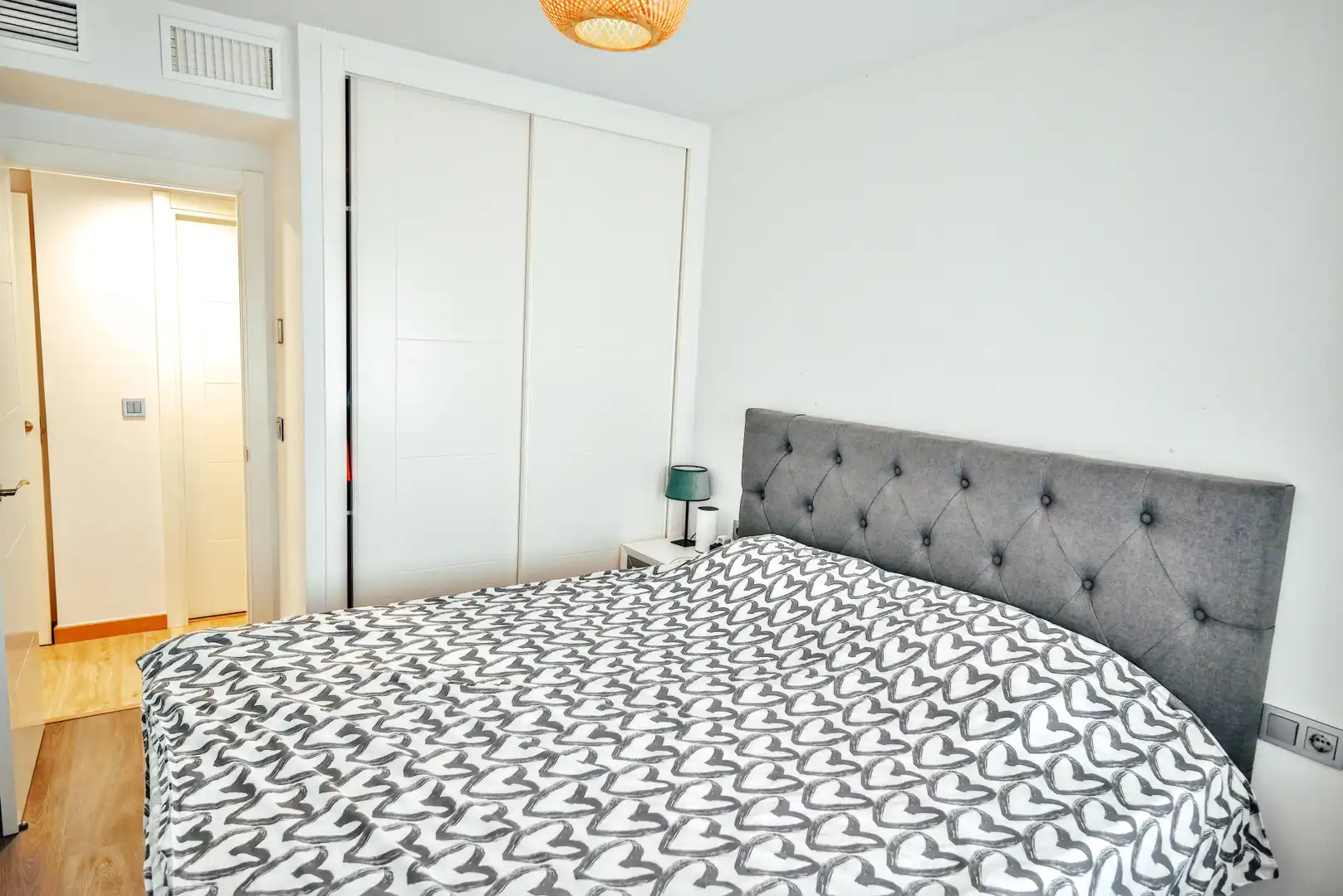 Habitación de Apartamento en venta en Torremolinos con Aire acondicionado, Amueblado y Alarma