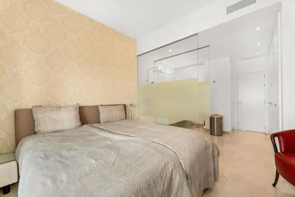 Habitación de Planta baja en venta en Benahavís con Aire acondicionado, Jardín privado y Terraza