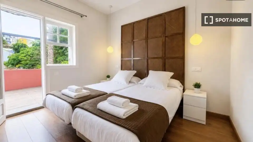 Bedroom of Flat for share in Las Palmas de Gran Canaria  with Air Conditioner, Terrace and Furnished