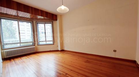 Foto 3 de Piso en venta en Logroño - Avenida Gran Vía Juan Carlos I, Gran Via,  Logroño