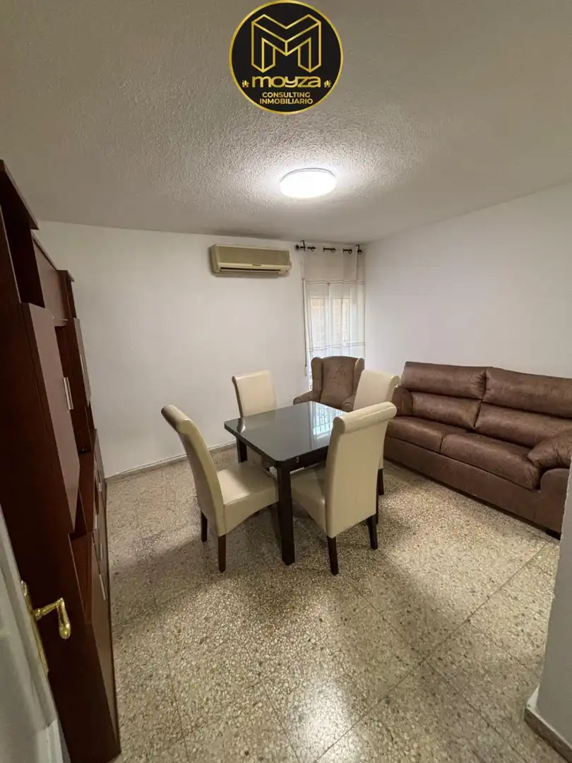 Wohnzimmer von Wohnung zur Miete in  Jaén Capital mit Klimaanlage, Heizung und Balkon