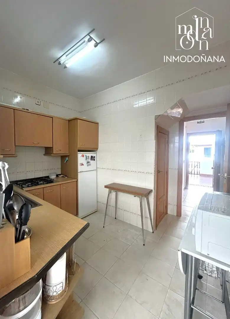 Cuina de Casa adosada en venda en Almonte amb Terrassa, Traster i Moblat